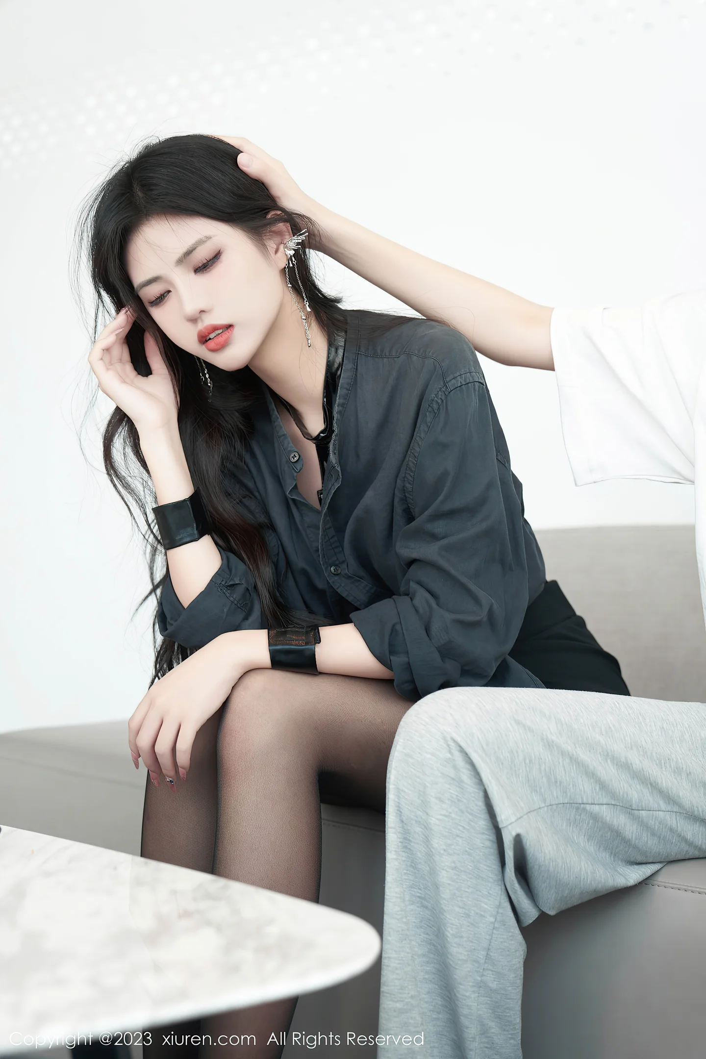 图片[4]-[XiuRen秀人网]VOL.7100 模特浅浅Danny性感黑色情趣服配超薄黑丝秀丰腴身姿诱惑写真84P-秀人网官方网站